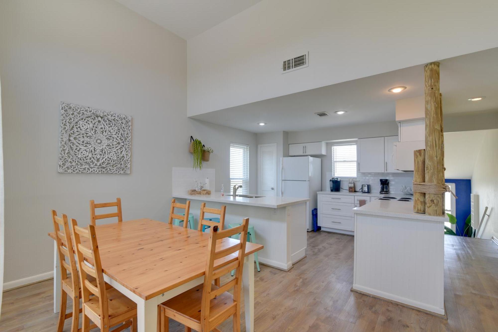 Galveston Townhome With Balconies Walk To Beach! Экстерьер фото