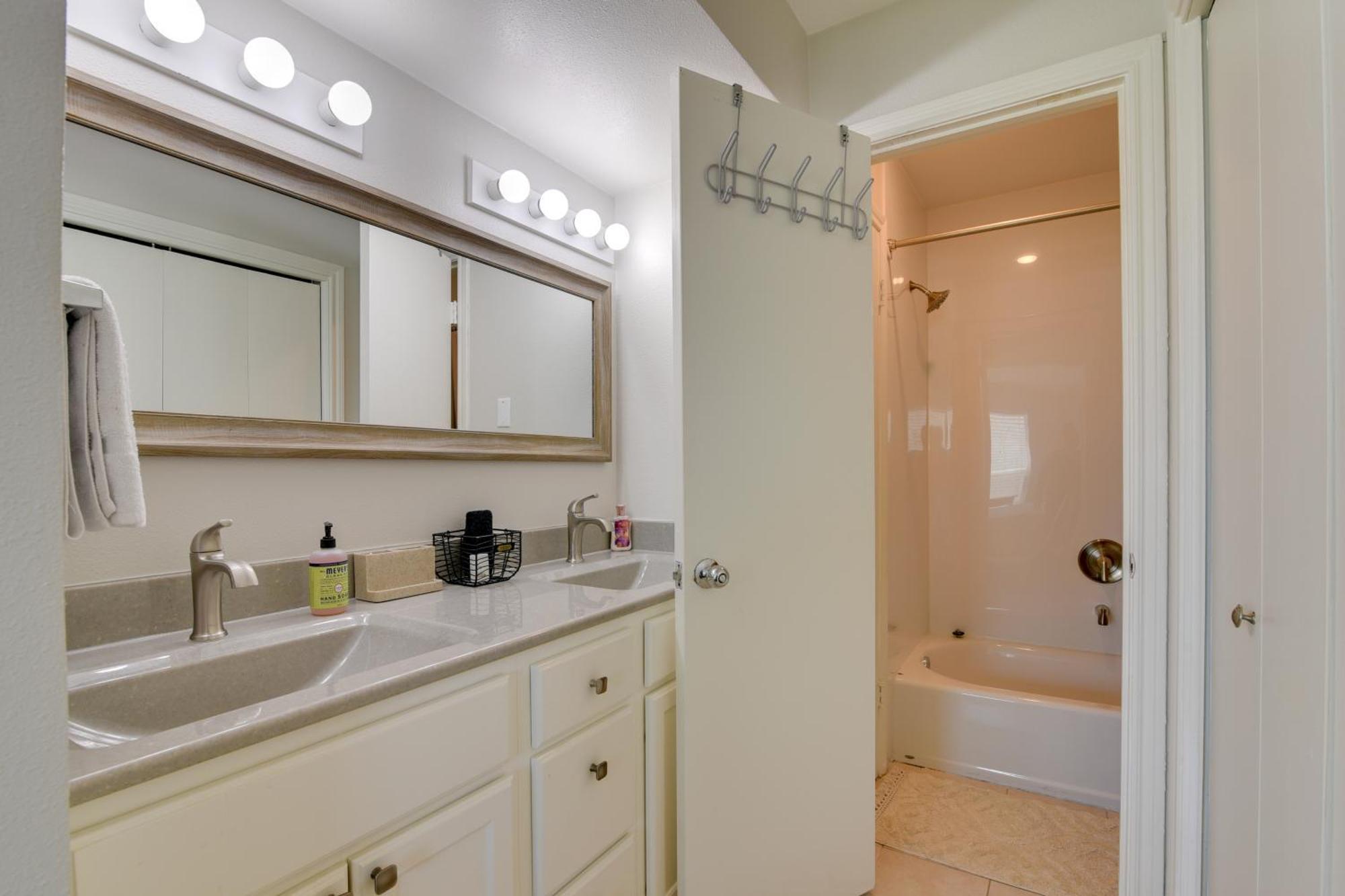 Galveston Townhome With Balconies Walk To Beach! Экстерьер фото